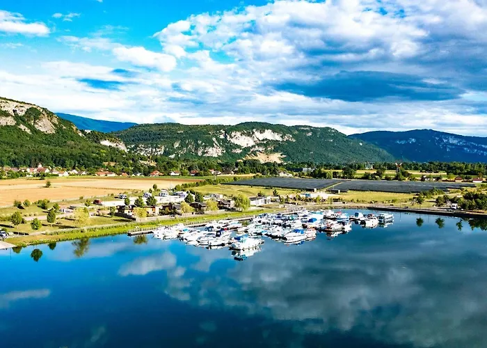 Les Lodges De La Viarhona / Cabane-Spa